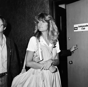 00109 Prints: US actress Farrah Fawcett Majors enters TWA Ambassador Club at London Heathrow Airport