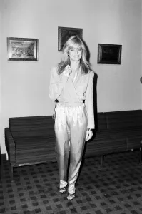 US actress Farrah Fawcett Majors, poses for photographers after news press conference in