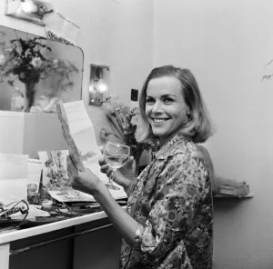 00881 Prints: Actress Honor Blackman reads telegrams of congratulations in her dressing room