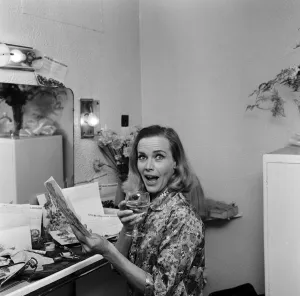 00881 Prints: Actress Honor Blackman reads telegrams of congratulations in her dressing room
