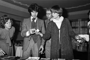 01142 Prints: Actress Joanna Lumley judging a Purdey haircut lookalike contest with hairdresser John