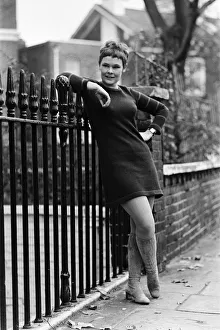 01095 Prints: Actress Judi Dench at home. 17th November 1967