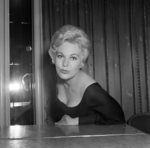 00979 Prints: Actress Kim Novak at The Dorchester Hotel. 25th May 1956