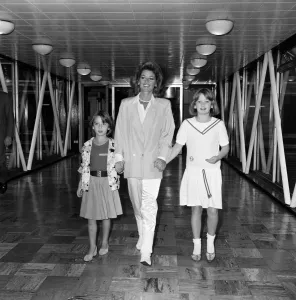 Actress Stephanie Beacham at LAP with her daughters Phoebe and Chloe. 4th May 1985