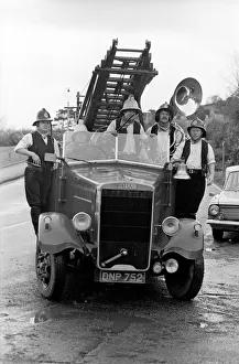 Adge Cutler and the Wurzels on the engine at Cleevedon, down in Zummerest