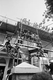 Admires climb scaffolding and occupy every other possible viewpoint to get a glimpse of
