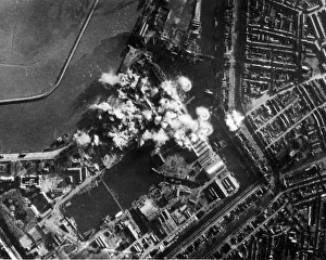 00392 Prints: Aerial picture shows daylight attack on the docks at Den Helder, Holland on 23. 12