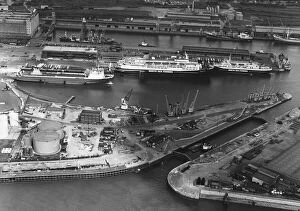 01035 Collection: Aerial view of King George and Queen Elizabeth Docks, Hull