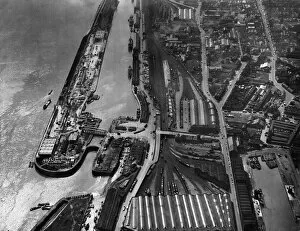 01035 Collection: Aerial view of Riverside Quay, Hull. 21st April 1958