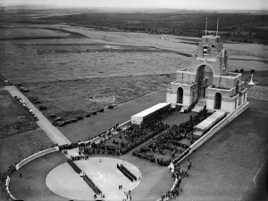 Arch Prints: Aerial view of veterans, families of the fallen and soldiers of the British