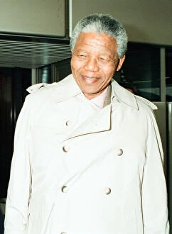 Images Dated 7th February 2011: African Congress Leader Nelson Mandela seen here arriving at Heathrow Airport for a