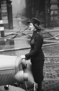 01498 Prints: AFS Gillian Tanner seen here at the Taylor Depositary fire who was awarded the George