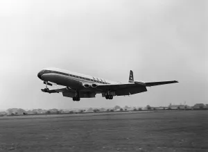 Civil Prints: Aircraft de Havilland DH106 Comet 4B Sept 1958 takes off from the de Havilland