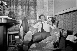 00254 Prints: Alan Ball the manager of Halifax relaxed at home last night reading a book on famous