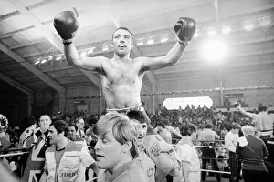 00072 Prints: Alan Minter arms raised in celebration after beating Vito Antuofermo at Caesars Palace