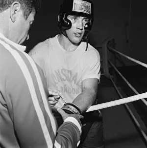 Alan Minter (born 17 August 1951) is a British former professional boxer who competed