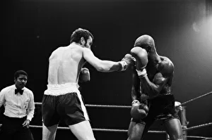 Fighters Prints: Alan Minter vs. Marvin Hagler, WBA and WBC world middleweight title fight, Wembley Arena