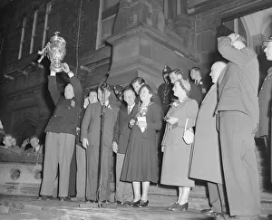 Alan Prescott holds the Rugby League Cup aloft as the St Helens team arrive at the Town