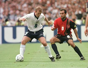Alan Shearer of England holds off Spains Abelardo as England win their quarter final
