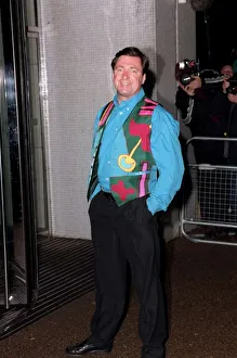 00145 Prints: Alan Titchmarsh TV Presenter December 1998 Arriving at the LWT building for