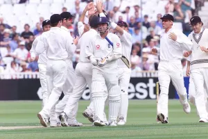 Alec Stewart Cricket Player Of England July 1999 Walks Back To The Pavillion