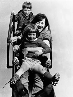 Images Dated 6th April 1983: Alex Higgins former World Snooker Champion 1983 with two children holding on to