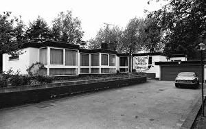 Alex Higgins World Snooker Champions house 1982 with a banner which says Welcome