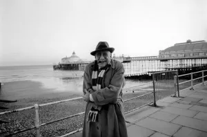 Alf Garnett in Eastbourne: Warren Mitchell as Garnett on the sea-front at Eastbourne