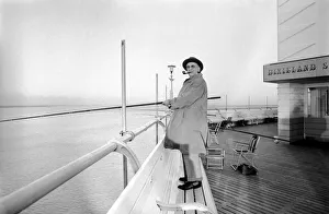 Alf Garnett in Eastbourne: Warren Mitchell as Garnett on the sea-front at Eastbourne