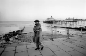 Alf Garnett in Eastbourne: Warren Mitchell as Garnett on the sea-front at Eastbourne