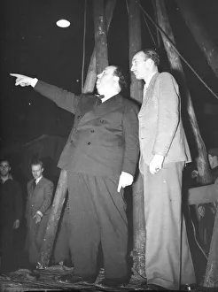 00054 Prints: Alfred Hitchcock on the set of his 1939 film Jamacia Inn Entertainment Pointing