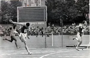 00743 Prints: Allan Wells 1982 sport athletics action beating Cameron Sharp