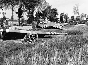 01179 Prints: Allied troops proceed inland into Northern France on the mission to liberate France