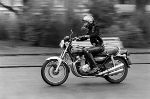 Alvin Stardust on a motorbike. January 1976 75-00022A-017