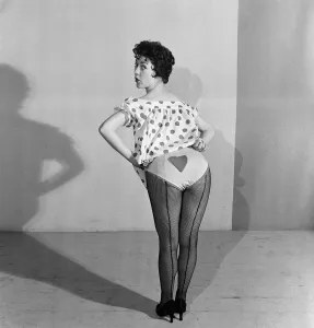 Play Prints: Amanda Barrie, aged 20, appearing in Five Past Eight at the Kings Theatre
