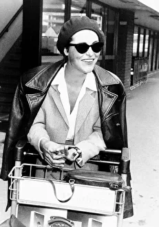 00135 Prints: Amanda Donohoe British Actress leaving Heathrow Airport for Los Angeles