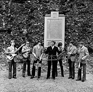 00899 Prints: The Amboy Dukes pictured at Reading Abbey Ruins, Berkshire, in 1968
