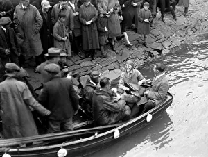 Atlantic Prints: Amelia Earhart flies the Atlantic. OPS Her coming ashore at Burry Port, South Wales
