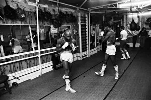 01118 Collection: American boxer Marvin Hagler in London to challenge WBC