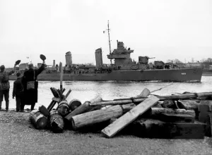 00492 Prints: An American destroyer coming to her anchorage in a north of Ireland port during