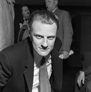 01163 Prints: American evangelist Billy Graham pictured upon arrival at Southampton to begin his three