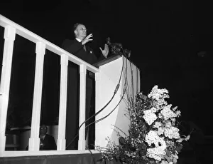 01163 Prints: American evangelist Billy Graham speaks to a huge 12000 plus crowd at the Harringay Arena