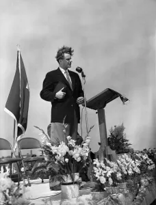 01163 Prints: American evangelist Billy Graham visits Burtonwood in Lancashire to give a speech during