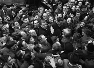01163 Prints: American evangelist Billy Graham is welcomed by huge enthusiastic crowds at Waterlooo