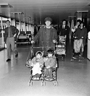 01127 Prints: American film star Dustin Hoffman and his wife Lisa with their children Jake, aged 3