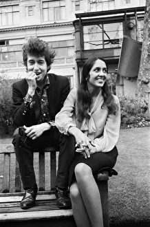 American folk singers Bob Dylan and Joan Baez pictured in the Savoy Gardens
