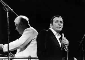 Live Prints: American singer Tony Bennett starred in a concert with the London Philharmonic Orchestra