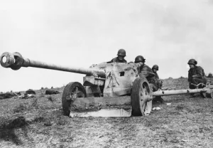 Italy Prints: American soldiers being taught how to use PAK-40 Anti-tank gun captured in the Cisternia