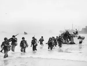 North Africa Prints: American troops landing at Arzew, near Oran. (Picture