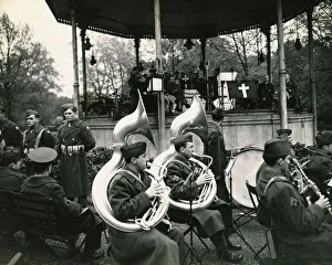 00190 Prints: American troops playing at the bandstand during summer service in Hyde Park London